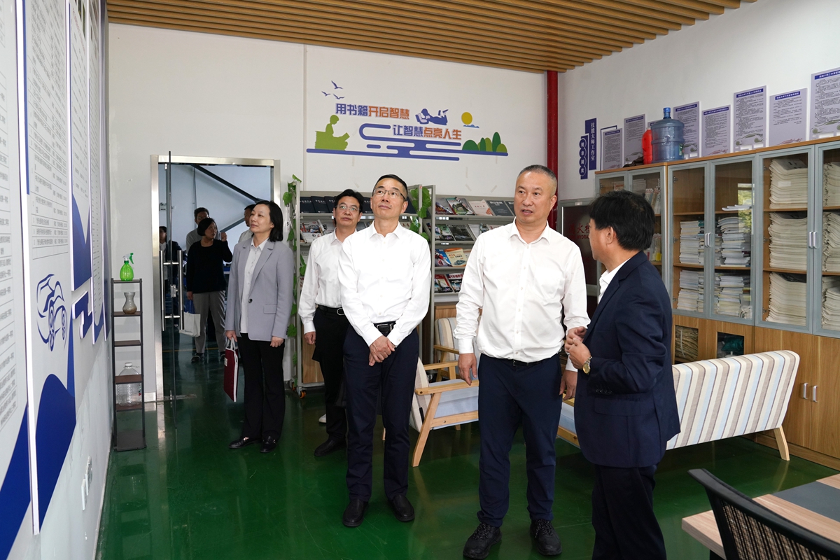 20241009市國資委黨委書記、主任陳文榮調(diào)研嘉興市交通學(xué)校，右起吳曉斌、陳文榮、柏衛(wèi)東、朱建華、李利（李阿梅 攝）.jpg